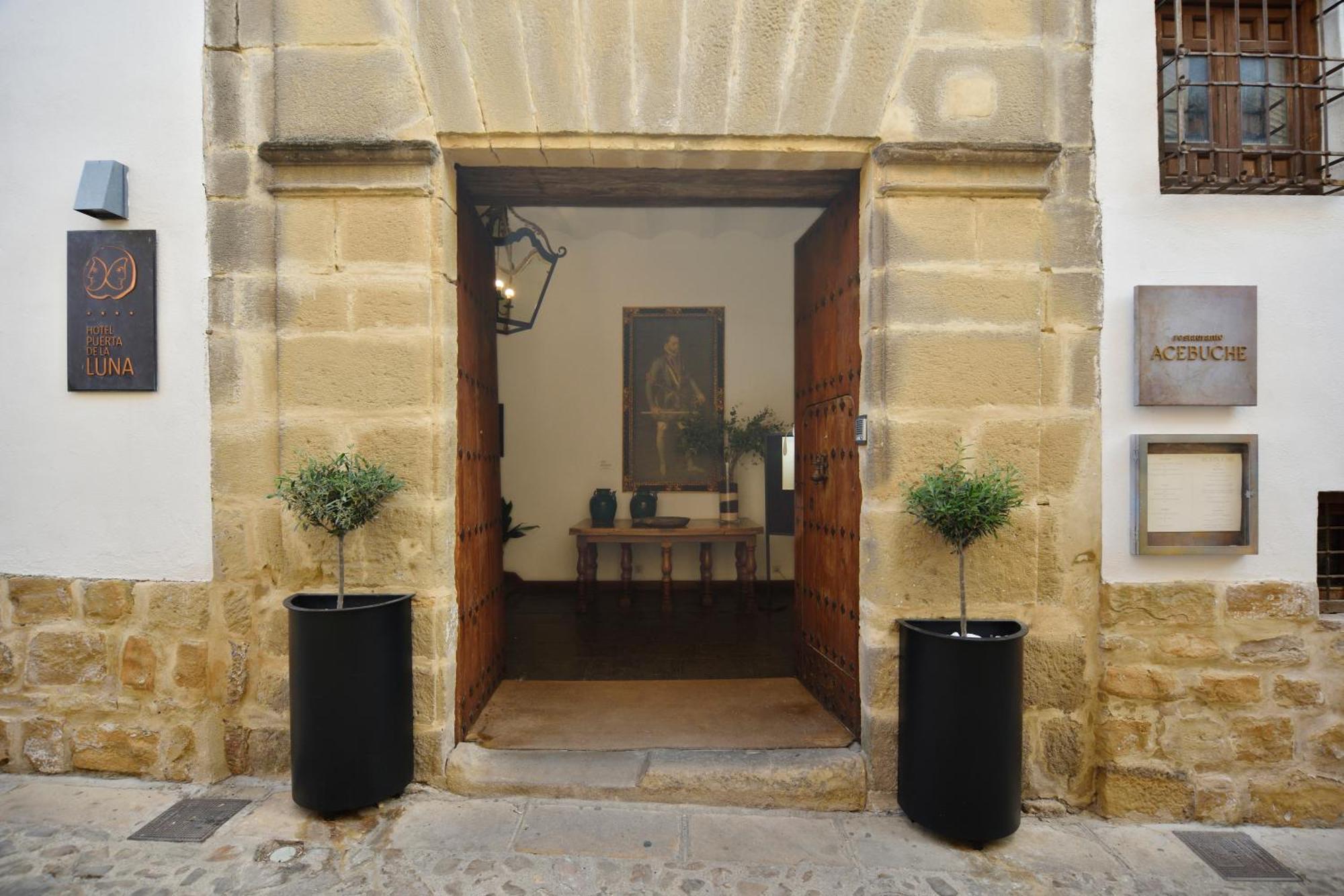 Hotel Puerta De La Luna Baeza Esterno foto