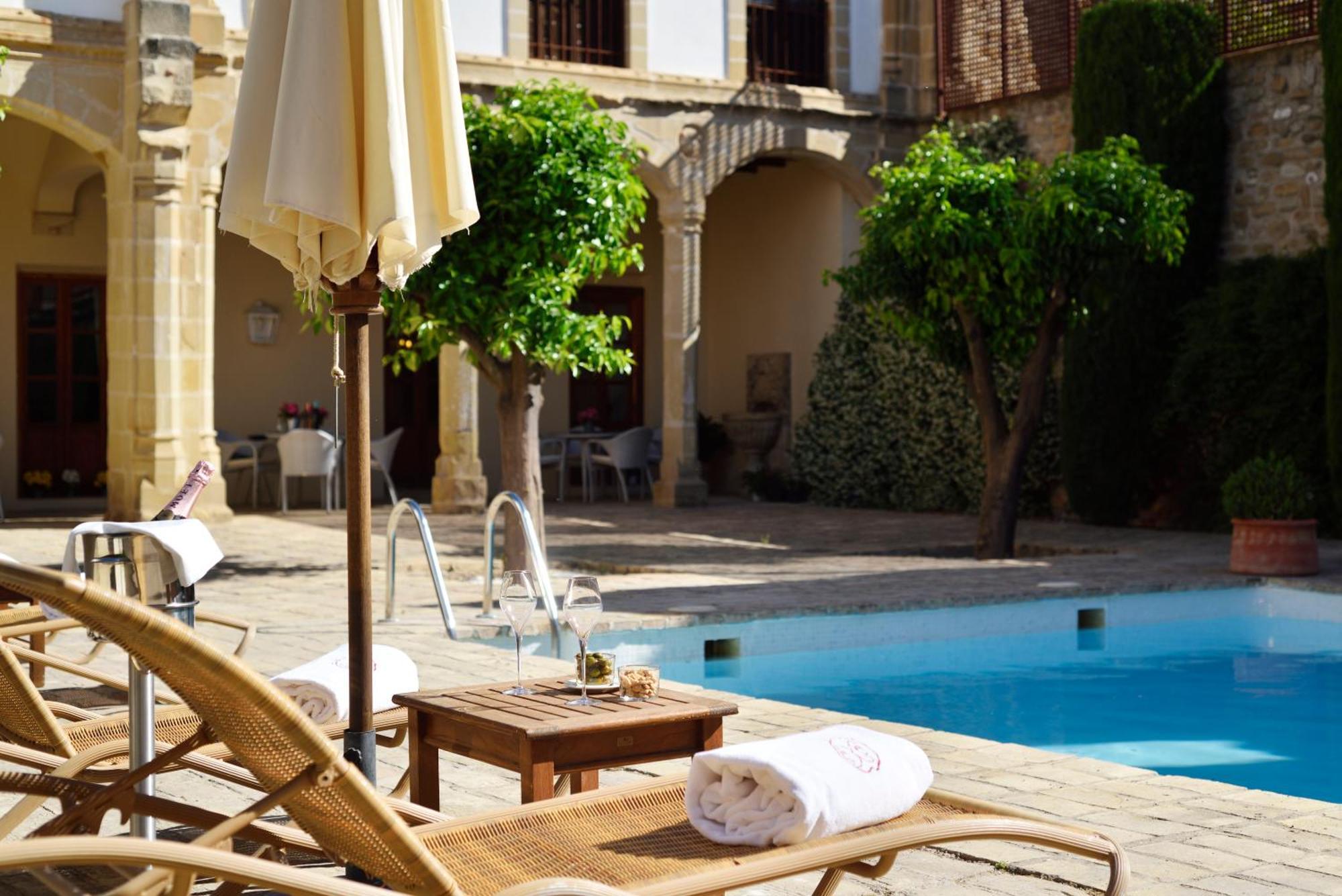 Hotel Puerta De La Luna Baeza Esterno foto