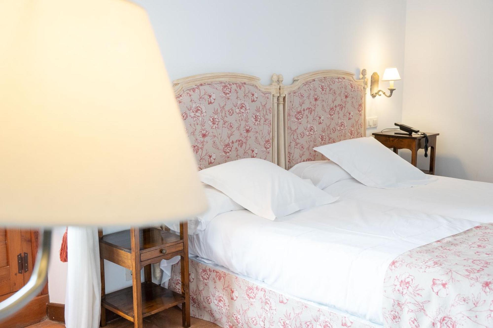 Hotel Puerta De La Luna Baeza Esterno foto