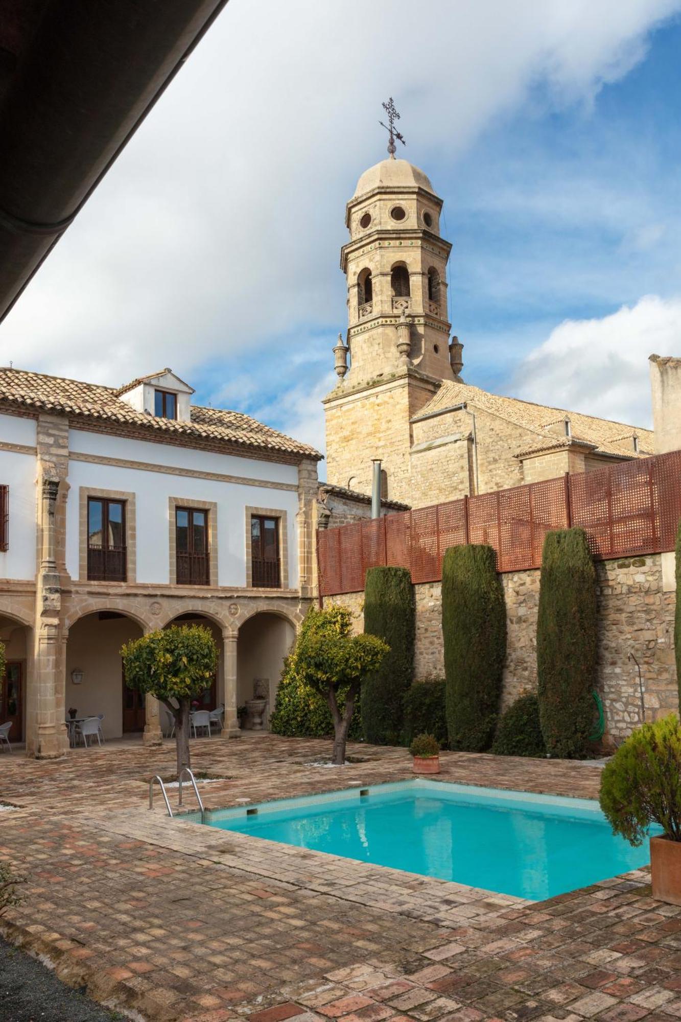 Hotel Puerta De La Luna Baeza Esterno foto