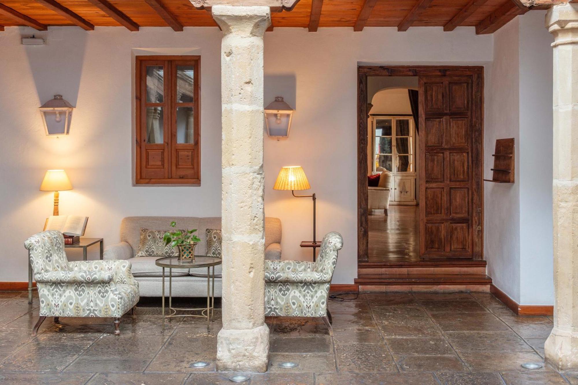 Hotel Puerta De La Luna Baeza Esterno foto