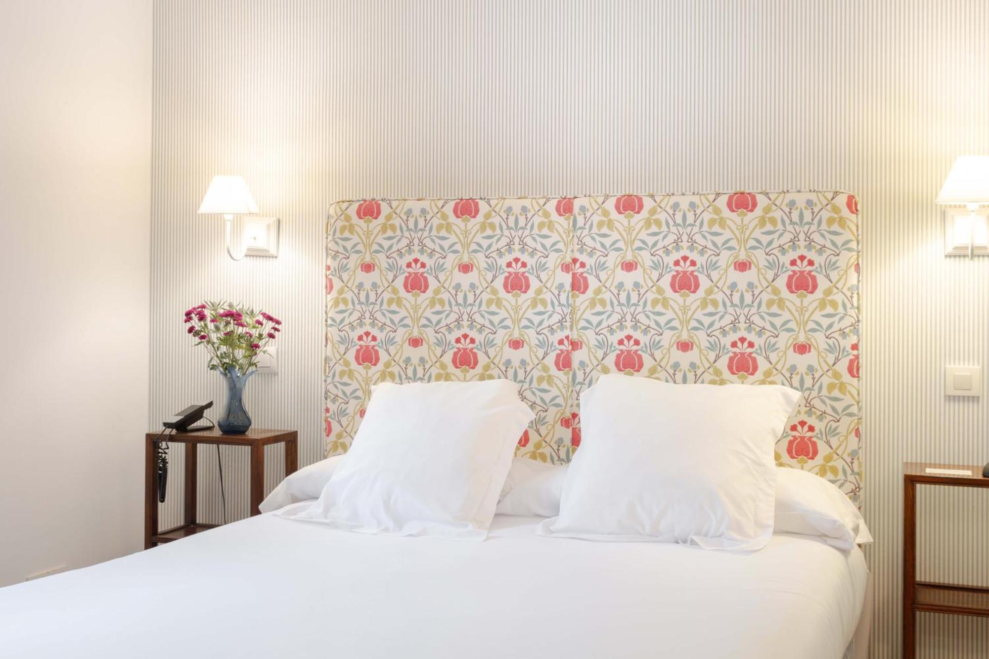 Hotel Puerta De La Luna Baeza Esterno foto