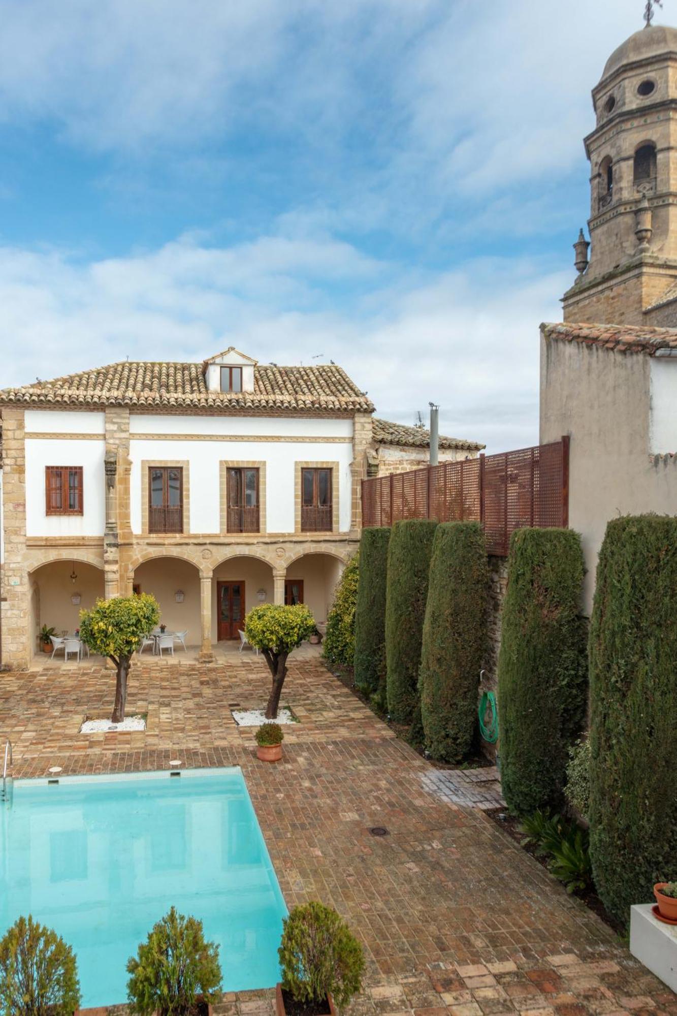 Hotel Puerta De La Luna Baeza Esterno foto