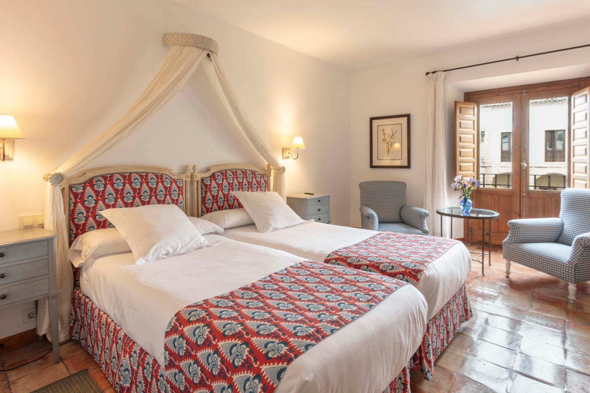 Hotel Puerta De La Luna Baeza Esterno foto