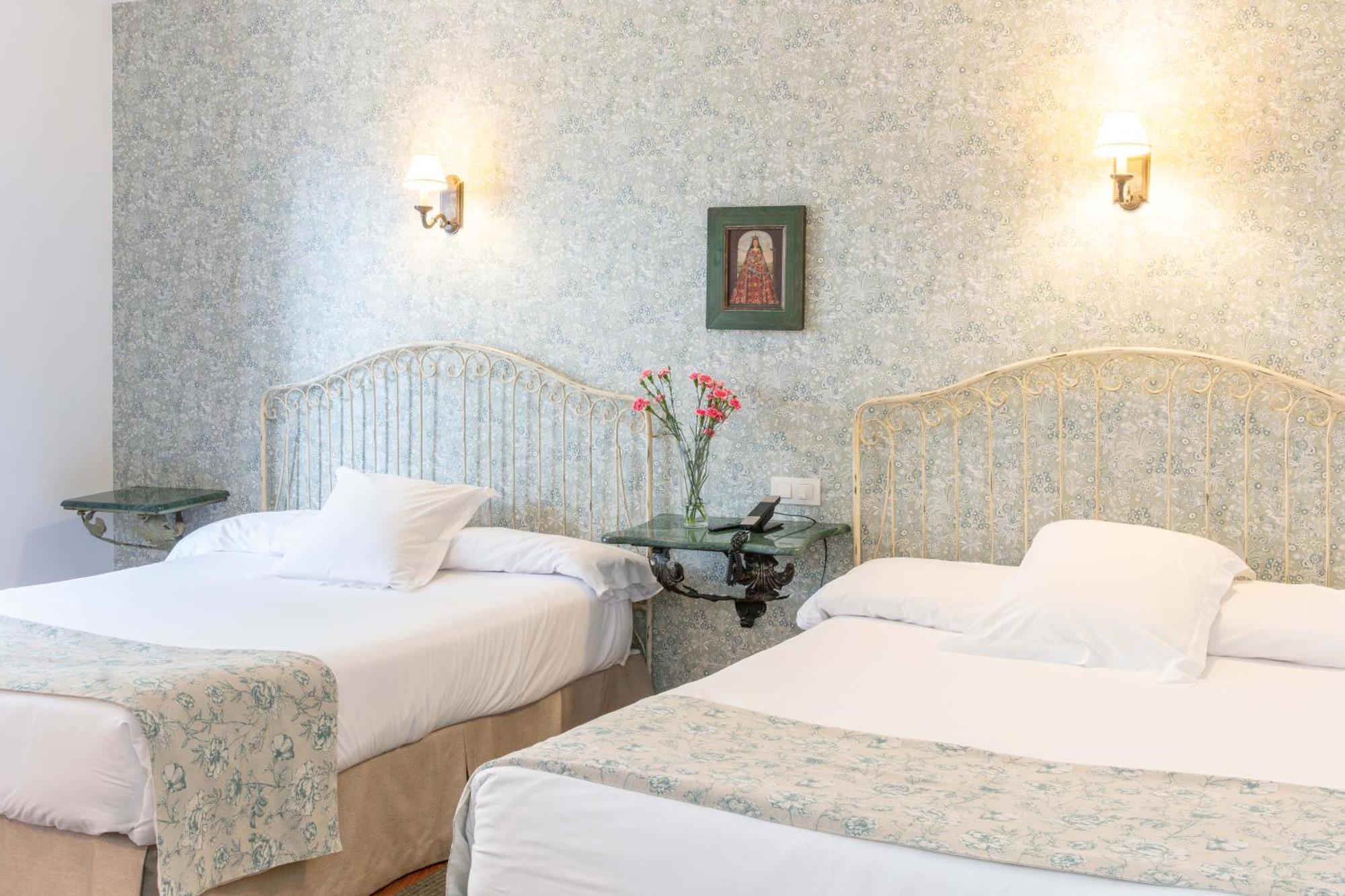 Hotel Puerta De La Luna Baeza Esterno foto