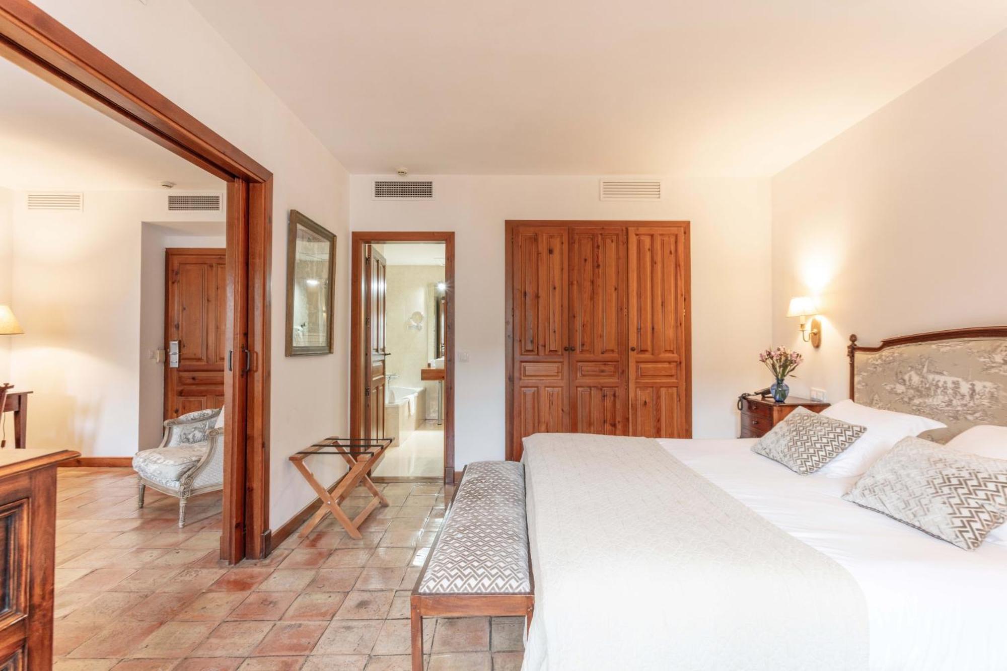 Hotel Puerta De La Luna Baeza Esterno foto
