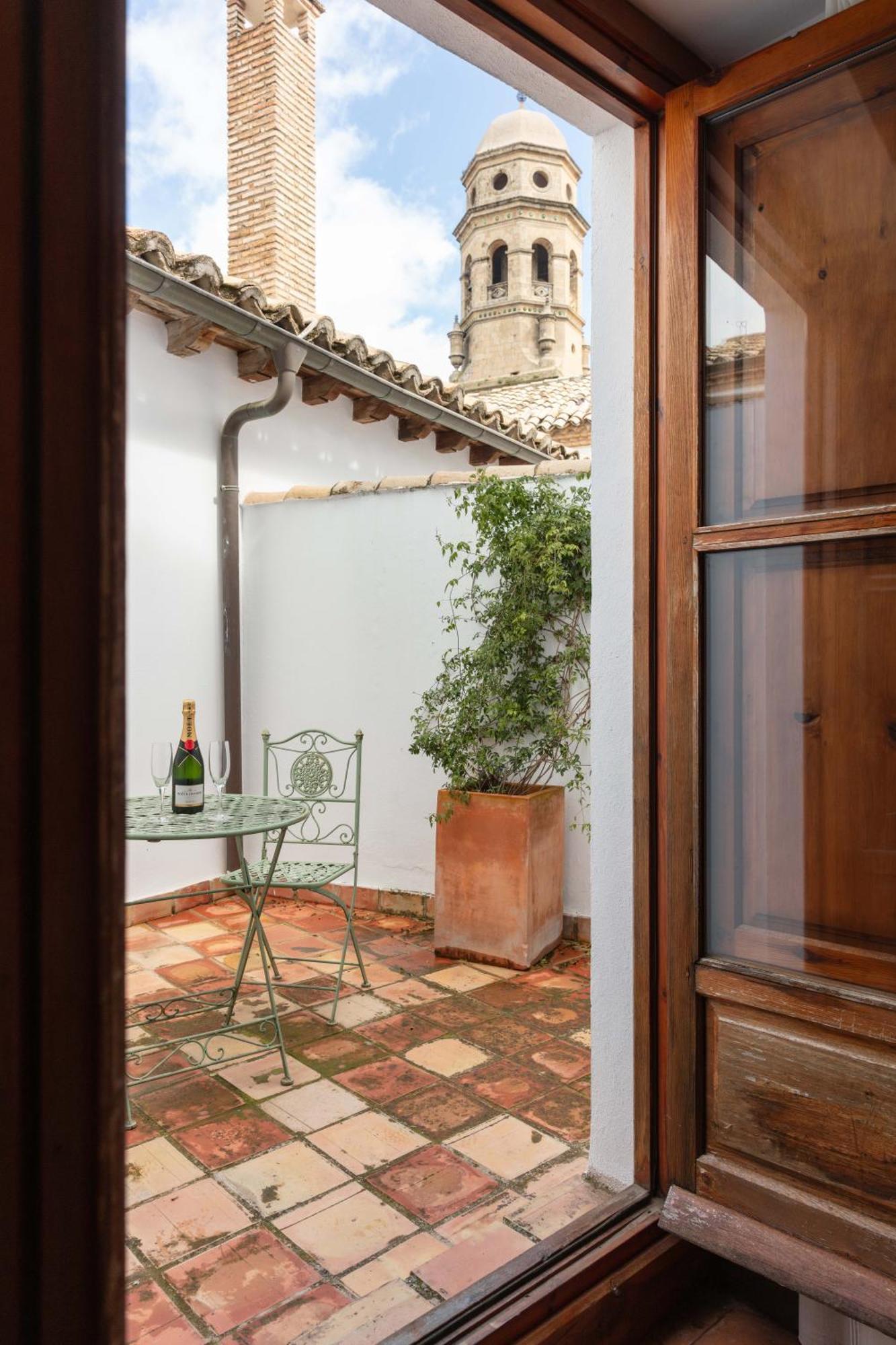Hotel Puerta De La Luna Baeza Esterno foto
