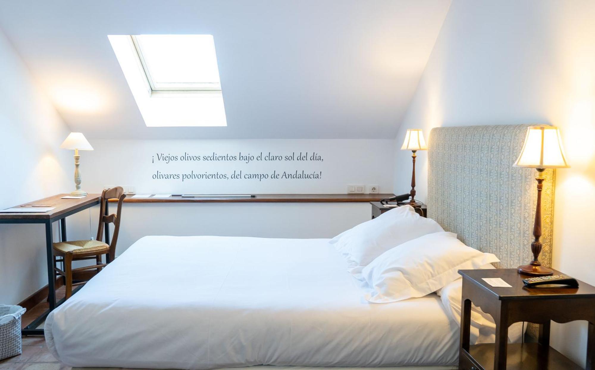 Hotel Puerta De La Luna Baeza Esterno foto